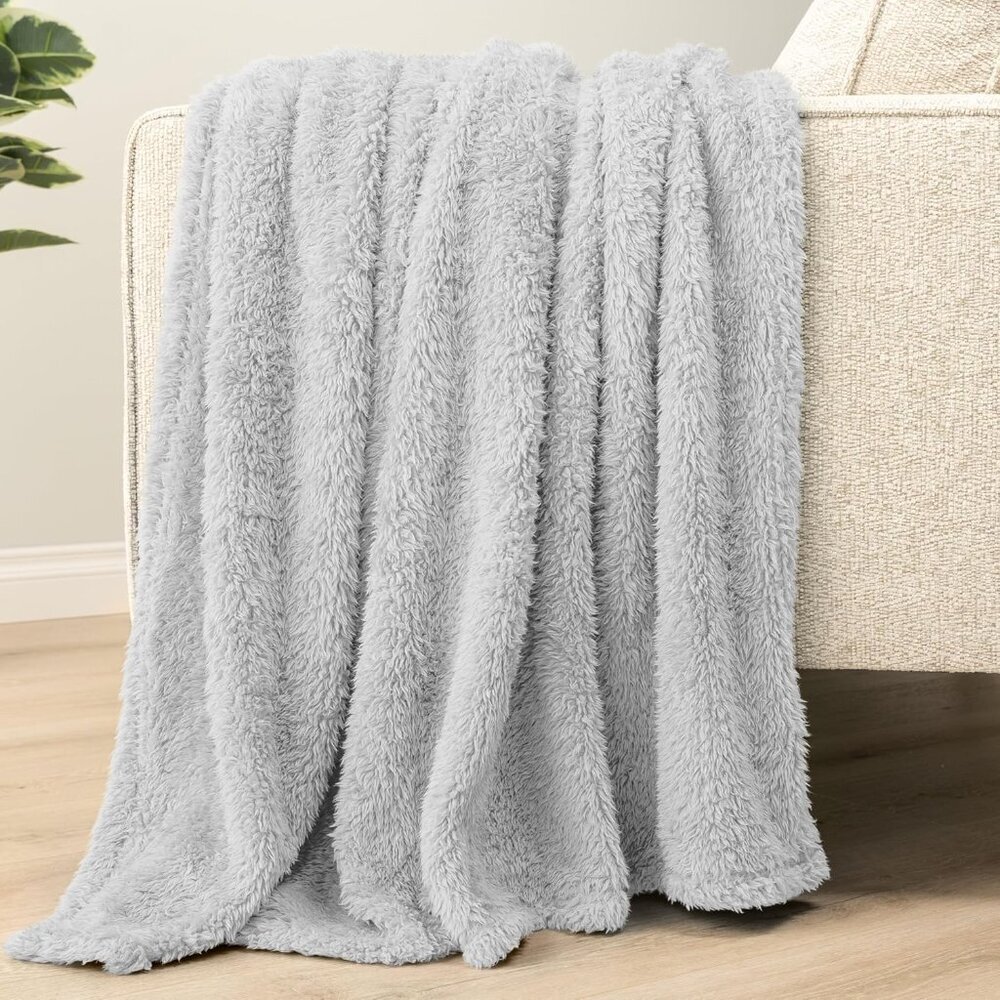 Sherpa Throw Blanket Light Grey 50x60 - Picture 6 of 10